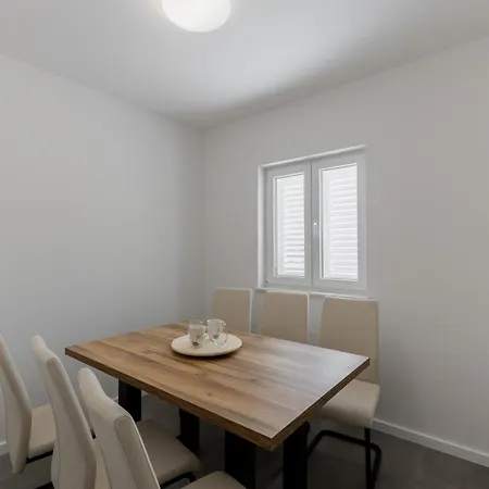 Sandra Apartman