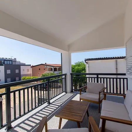 Sandra Apartman Vir