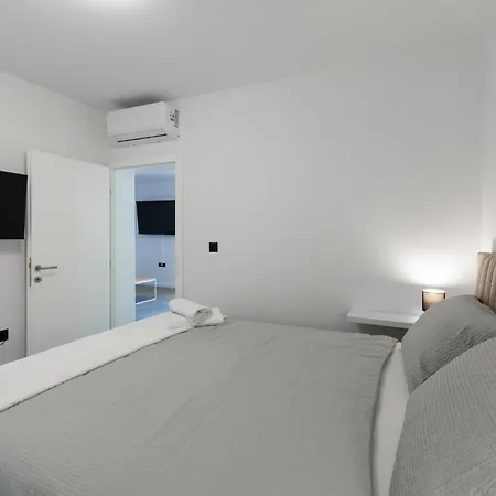 Sandra Apartman Vir