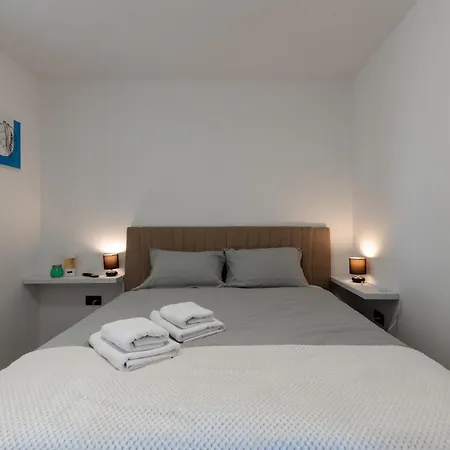 Sandra דירה ויר